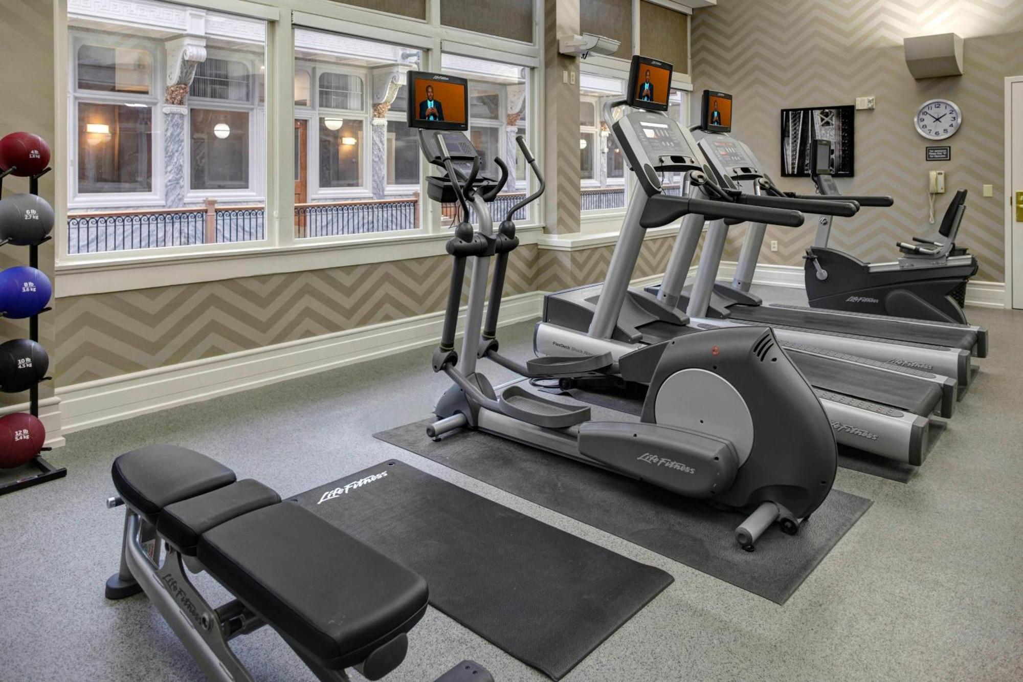 Residence Inn By Marriott Cleveland Downtown Экстерьер фото