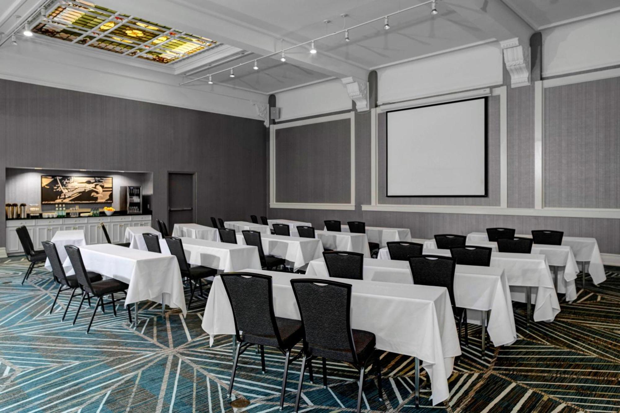 Residence Inn By Marriott Cleveland Downtown Экстерьер фото